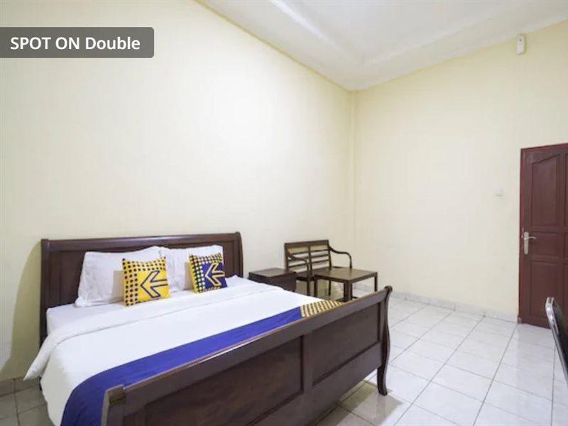 Super Oyo 3978 Hotel Danau Indah Бекаси Экстерьер фото
