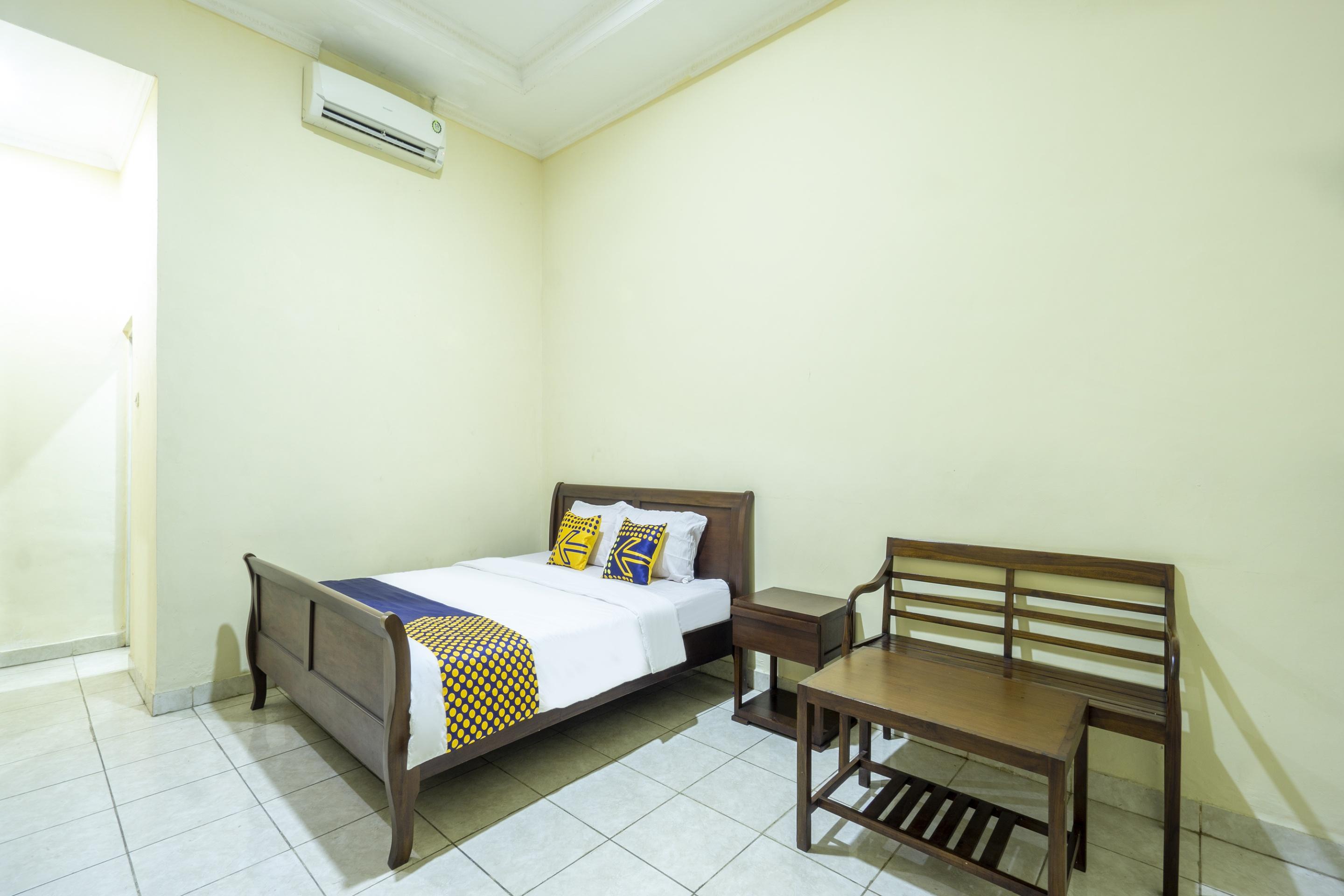Super Oyo 3978 Hotel Danau Indah Бекаси Экстерьер фото