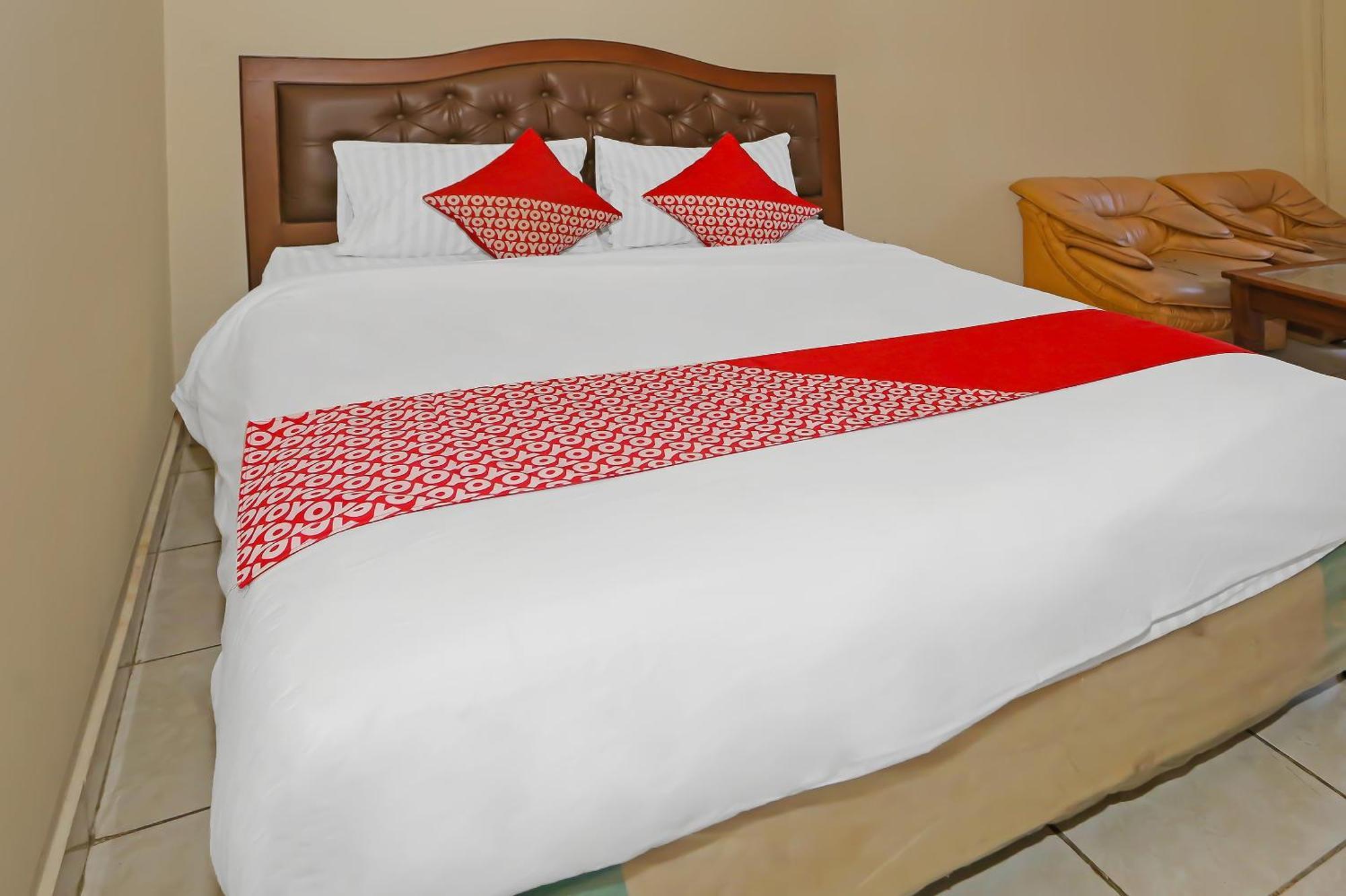 Super Oyo 3978 Hotel Danau Indah Бекаси Экстерьер фото